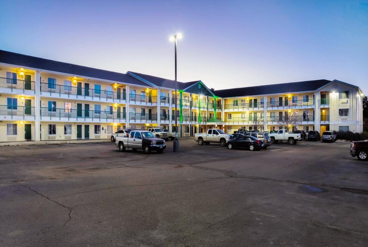 Hometowne Studios By Red Roof Colorado Springs - Airport Bagian luar foto