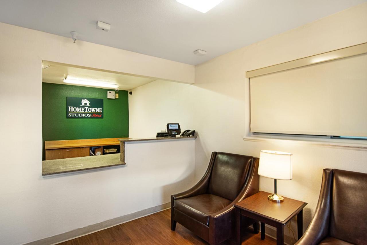 Hometowne Studios By Red Roof Colorado Springs - Airport Bagian luar foto