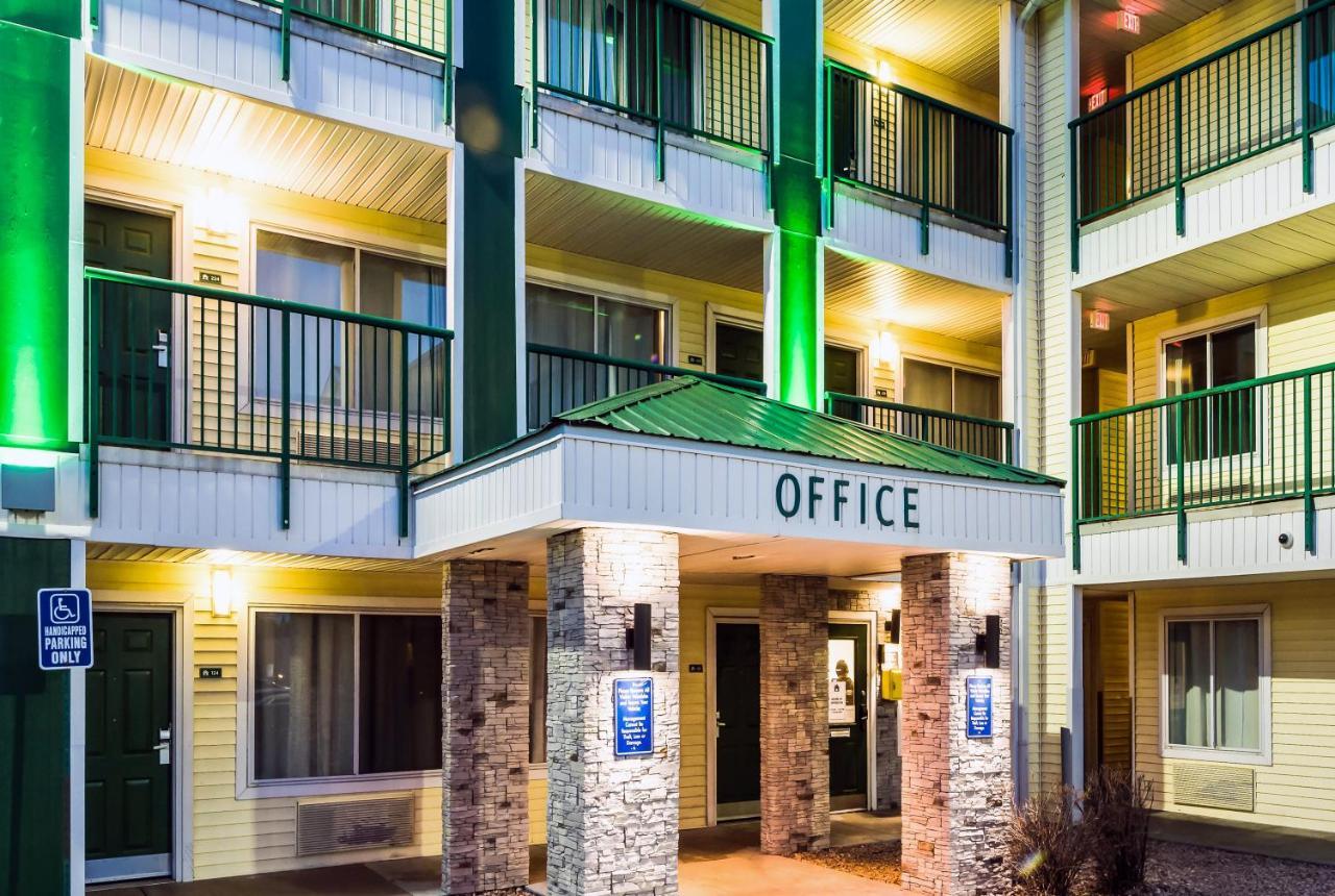 Hometowne Studios By Red Roof Colorado Springs - Airport Bagian luar foto