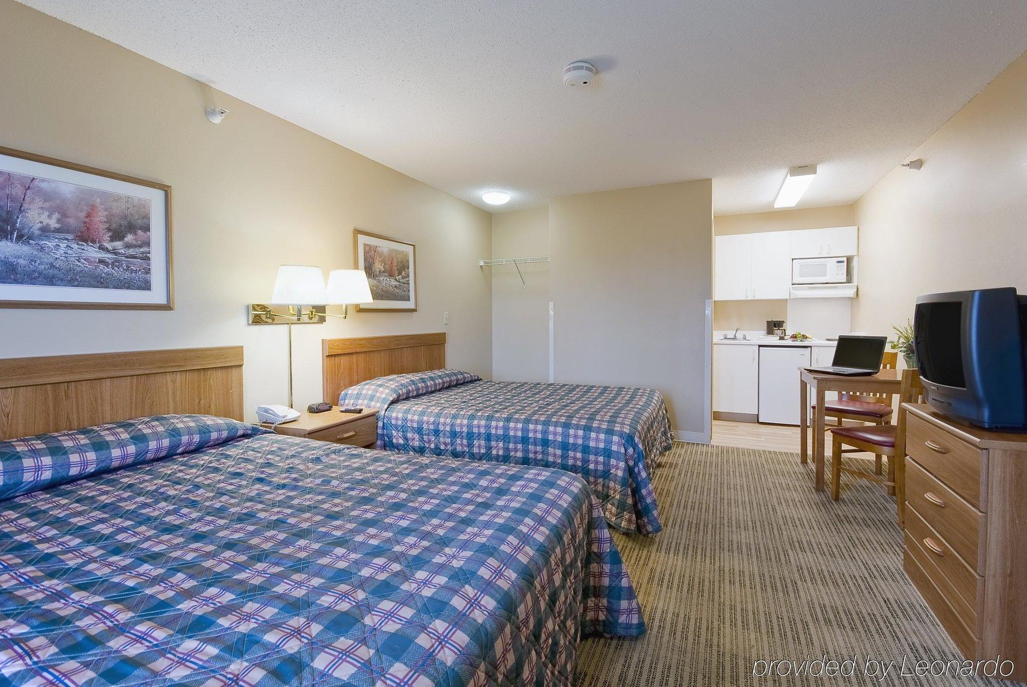 Hometowne Studios By Red Roof Colorado Springs - Airport Bagian luar foto