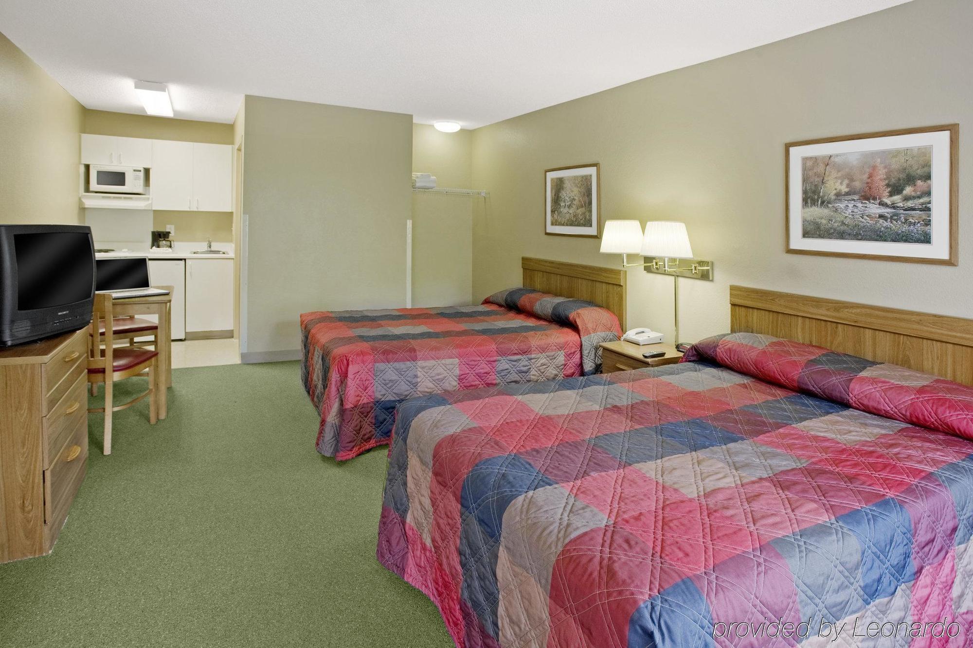 Hometowne Studios By Red Roof Colorado Springs - Airport Bagian luar foto