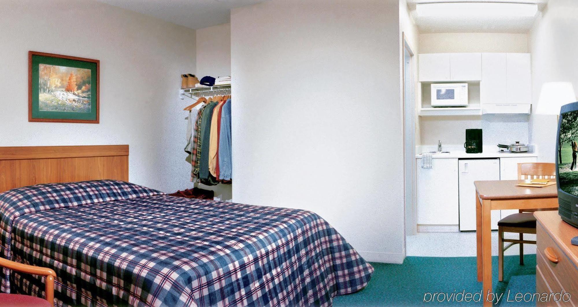 Hometowne Studios By Red Roof Colorado Springs - Airport Ruang foto